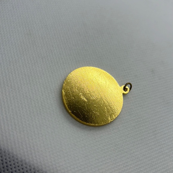 MUSICAL INSTRUMENT PENDANT CHARM GOLD TONE, PIANO, VIOLIN, SAXOPHONE, NOTES - Picture 6 of 9